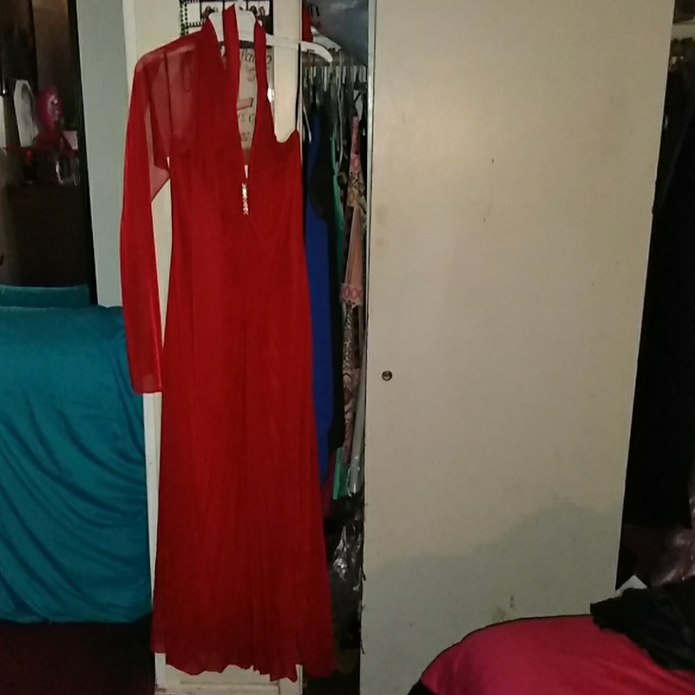 Dresses - Picture 3 of 7